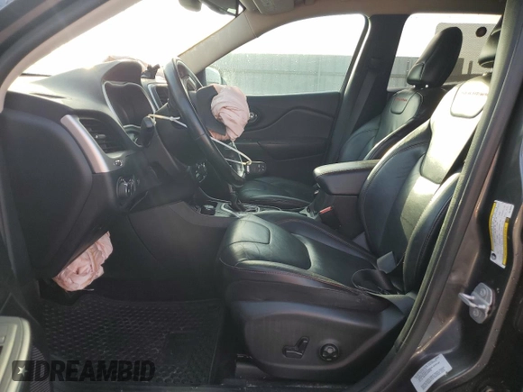 2016 Jeep Cherokee Trailhawk with VIN 1C4PJMBS4GW188840, listed as a Copart auction lot 58760605 with 117,570 mi miles and Salvage title. Bid and sale history available at DreamBid. Image 7.