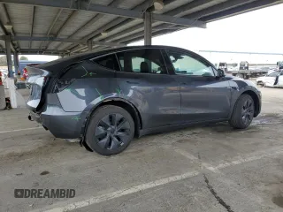 2025 Tesla Model Y Long Range with VIN 7SAYGDED2SF234388, listed as a Copart auction lot 47250965 with 3,702 mi miles and Salvage Title. Bid and sale history available at DreamBid. Image 3.