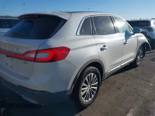2017 Lincoln MKX Select with VIN 2LMPJ8KR5HBL34766, listed as a IAAI auction lot 41339942 with 157,186 mi miles. Bid and sale history available at carsss.com. Image 4.