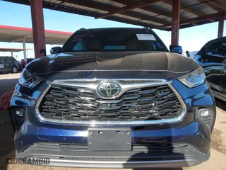 2022 Toyota Highlander Platinum with VIN 5TDFZRBH4NS234864, listed as a IAAI auction lot 41720207 with 23,460 mi miles. Bid and sale history available at carsss.com. Image 12.
