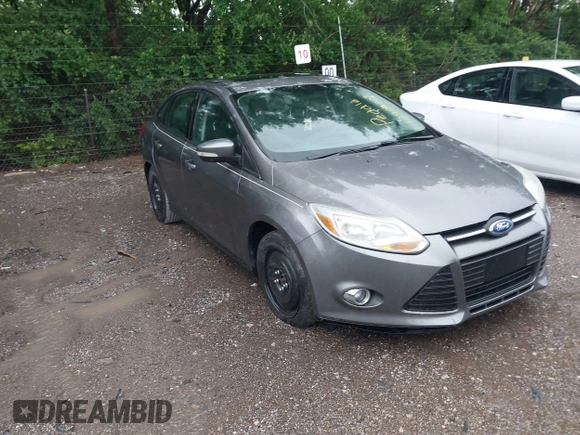 2012 Ford Focus SE z VIN 1FAHP3F20CL138736, wystawiony jako IAAI lot #42315862 z przebiegiem 231 570 mil mil oraz . Historia ofert i sprzedaży dostępna na DreamBid. Obrazek 1.