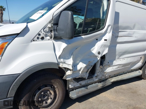 2020 Ford Transit Cargo с VIN 1FTBR1Y86LKB13801, выставлен на аукционе IAAI как лот 42218592 с пробегом 49 415 миль миль и . История ставок и продаж доступна на DreamBid. Изображение 6.