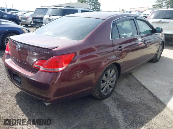2006 Toyota Avalon XL with VIN 4T1BK36B26U067953, listed as a IAAI auction lot 41808908 with 266,175 mi miles. Bid and sale history available at carsss.com. Image 4.