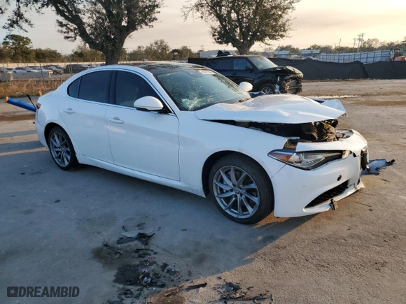 2021 Alfa Romeo Giulia with VIN ZARFAMAN7M7641738, listed as a Copart auction lot 43417545 with 42,426 mi miles and Non Repairable. Bid and sale history available at carsss.com. Image 4.