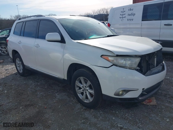 2011 Toyota Highlander with VIN 5TDBK3EH5BS064196, listed as a IAAI auction lot 41643416 with 157,112 mi miles. Bid and sale history available at carsss.com. Image 1.