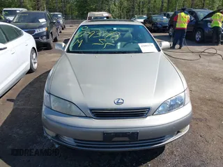 1998 Lexus ES 300 Luxury Sport Sdn with VIN JT8BF28G1W5049917, listed as a IAAI auction lot 42093778 with 331,253 mi miles. Bid and sale history available at carsss.com. Image 12.