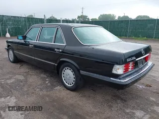 1990 Mercedes-Benz 560 with VIN WDBCA39E4LA534349, listed as a IAAI auction lot 42201056 with 211,470 mi miles and . Bid and sale history available at DreamBid. Image 3.