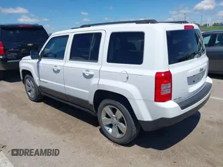 2014 Jeep Patriot Latitude z VIN 1C4NJPFB1ED505288, wystawiony jako IAAI lot #42118356 z przebiegiem 146 615 mil mil oraz . Historia ofert i sprzedaży dostępna na DreamBid. Obrazek 3.