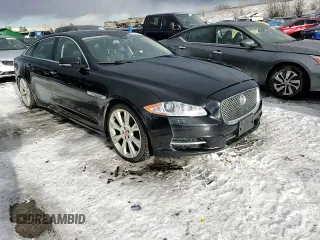 2015 Jaguar XJ Portfolio z VIN SAJWJ2GD4F8V79582, wystawiony jako Copart lot #42121395 z przebiegiem 65 017 mil mil oraz Szkoda całkowita • Salvage title. Historia ofert i sprzedaży dostępna na DreamBid. Obrazek 13.