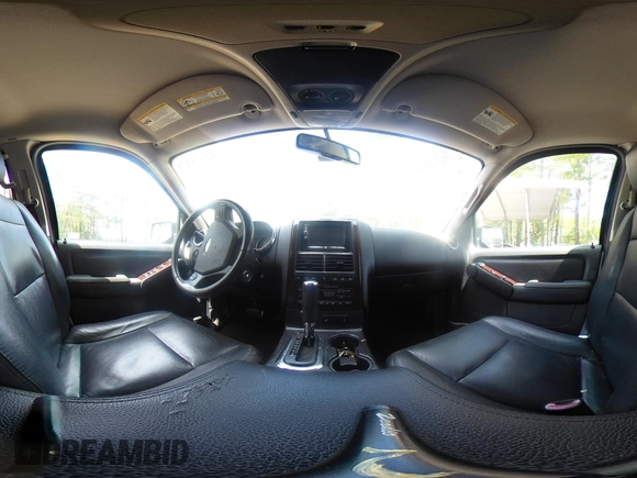 2008 Ford Explorer Limited с VIN 1FMEU75828UA32062, выставлен на аукционе IAAI как лот 42518271 с пробегом 352 328 миль миль и . История ставок и продаж доступна на DreamBid. Изображение 18.