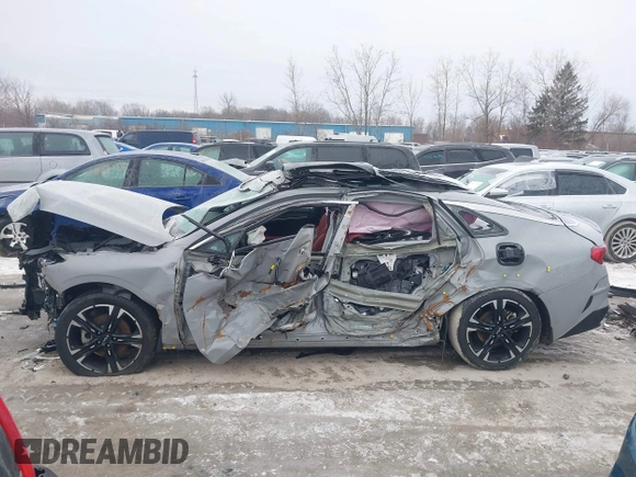 2022 Kia K5 GT-Line z VIN 5XXG64J24NG124900, wystawiony jako IAAI lot #41547846 z przebiegiem 104 024 mil mil oraz . Historia ofert i sprzedaży dostępna na DreamBid. Obrazek 13.