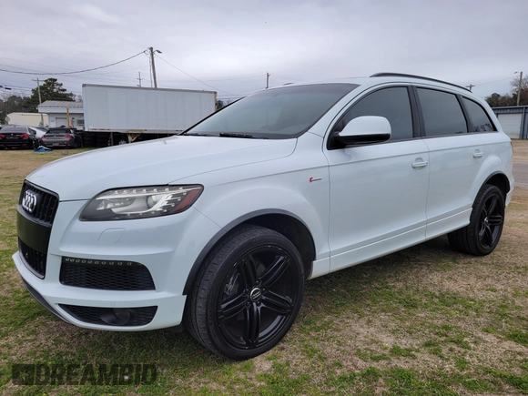 2013 Audi Q7 3.0T S line Prestige with VIN WA1DGAFE2DD010818, listed as a IAAI auction lot 41640066 with 155,738 mi miles. Bid and sale history available at carsss.com. Image 2.
