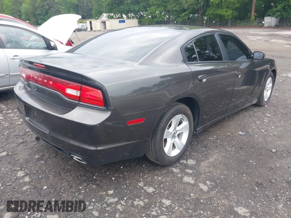 2013 Dodge Charger SE z VIN 2C3CDXBG8DH629628, wystawiony jako IAAI lot #42199220 z przebiegiem 153 556 mil mil oraz . Historia ofert i sprzedaży dostępna na DreamBid. Obrazek 4.
