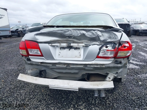 2002 Infiniti I35 Luxury with VIN JNKDA31A22T005398, listed as a IAAI auction lot 41818757 with 165,228 mi miles. Bid and sale history available at carsss.com. Image 6.