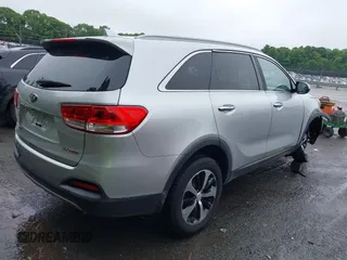 2016 Kia Sorento EX with VIN 5XYPH4A15GG009402, listed as a IAAI auction lot 42365601 with 179,915 mi miles and . Bid and sale history available at DreamBid. Image 4.