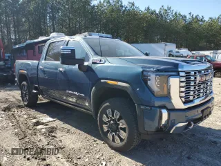 2024 GMC Sierra 2500HD Denali z VIN 1GT49REY5RF381137, wystawiony jako Copart lot #47956675 z przebiegiem 3 299 mil mil oraz Szkoda całkowita • Salvage title. Historia ofert i sprzedaży dostępna na DreamBid. Obrazek 4.
