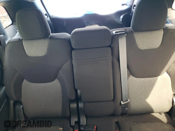 2018 Jeep Cherokee Latitude z VIN 1C4PJMCX9JD586705, wystawiony jako Copart lot #48167215 z przebiegiem 121 494 mil mil oraz Szkoda całkowita • Salvage title. Historia ofert i sprzedaży dostępna na DreamBid. Obrazek 10.