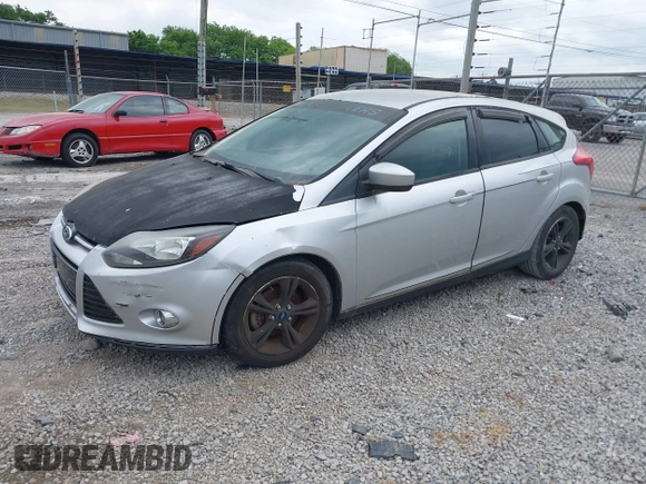 2012 Ford Focus SE z VIN 1FAHP3K28CL369762, wystawiony jako IAAI lot #42095476 z przebiegiem 150 584 mil mil oraz . Historia ofert i sprzedaży dostępna na DreamBid. Obrazek 2.