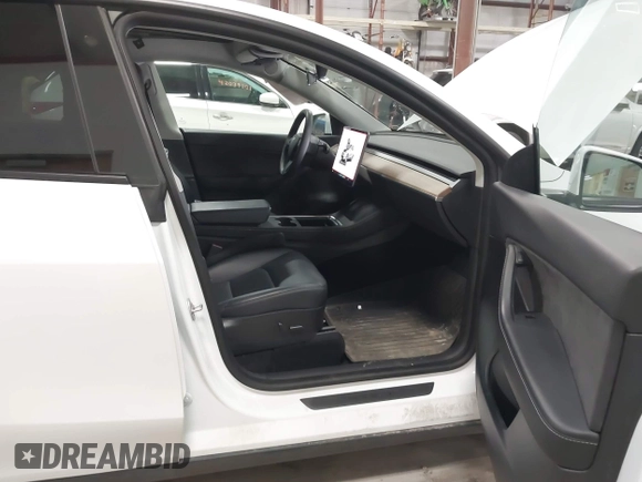 2022 Tesla Model Y Long Range z VIN 7SAYGDEE3NF358487, wystawiony jako IAAI lot #42036969 z przebiegiem 52 723 mil mil oraz . Historia ofert i sprzedaży dostępna na DreamBid. Obrazek 5.