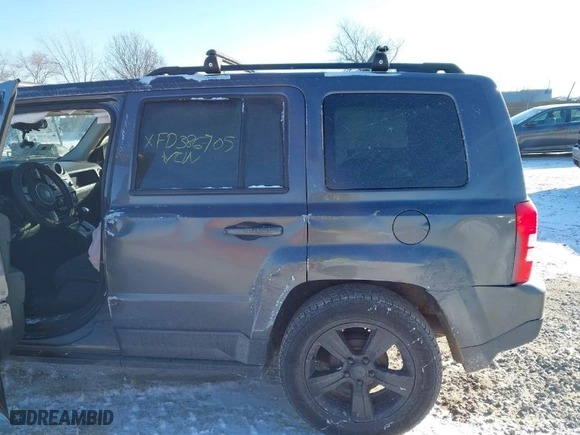 2015 Jeep Patriot Altitude Edition with VIN 1C4NJPBAXFD386705, listed as a IAAI auction lot 41392260 with 163,131 mi miles. Bid and sale history available at carsss.com. Image 12.
