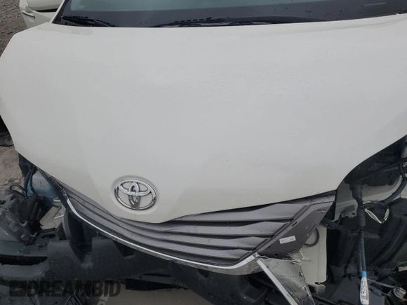 2016 Toyota Sienna XLE с VIN 5TDYK3DC5GS752884, выставлен на аукционе Copart как лот 54621775 с пробегом Не указан миль и Списание • Salvage title. История ставок и продаж доступна на DreamBid. Изображение 12.