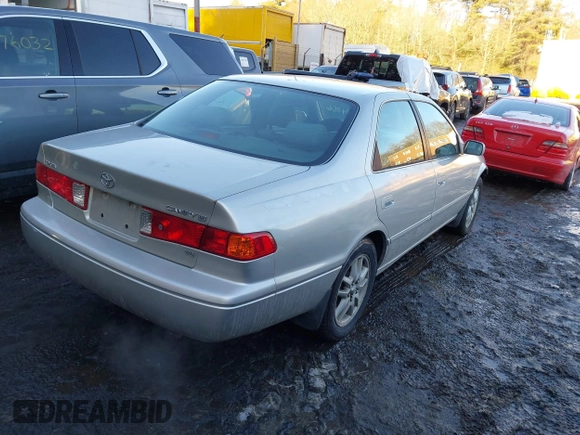2001 Toyota Camry LE z VIN 4T1BF28K11U122669, wystawiony jako IAAI lot #41574866 z przebiegiem 233 301 mil mil oraz . Historia ofert i sprzedaży dostępna na DreamBid. Obrazek 4.