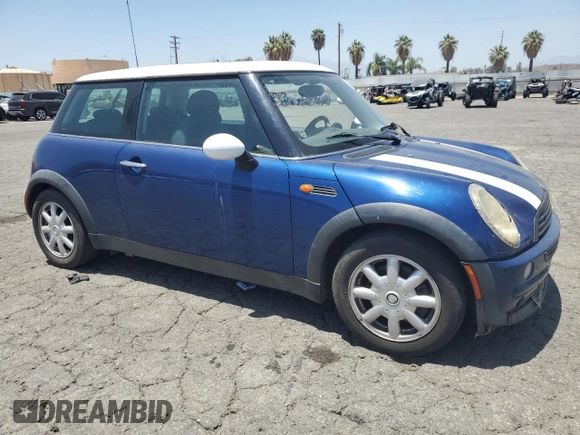 2004 MINI Hardtop z VIN WMWRC334X4TC51451, wystawiony jako Copart lot #61268235 z przebiegiem 149 750 mil mil oraz Szkoda całkowita • Salvage title. Historia ofert i sprzedaży dostępna na DreamBid. Obrazek 4.