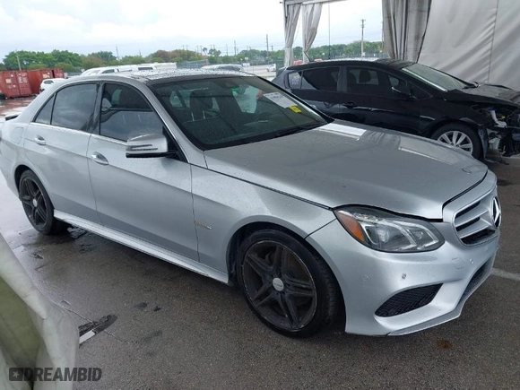 2014 Mercedes-Benz E-Class E 350 Luxury with VIN WDDHF8JB1EA816030, listed as a IAAI auction lot 41984219 with 117,790 mi miles. Bid and sale history available at carsss.com. Image 1.