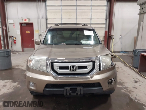 2011 Honda Pilot Touring with VIN 5FNYF4H92BB053458, listed as a IAAI auction lot 41594708 with 136,454 mi miles. Bid and sale history available at carsss.com. Image 13.