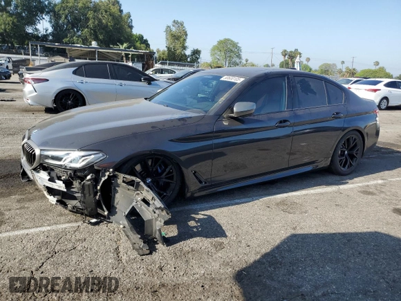 2022 BMW 5 Series M550i xDrive z VIN WBA13BK03NCK95022, wystawiony jako Copart lot #58600105 z przebiegiem 34 142 mil mil oraz Szkoda całkowita • Salvage title. Historia ofert i sprzedaży dostępna na DreamBid. Obrazek 1.
