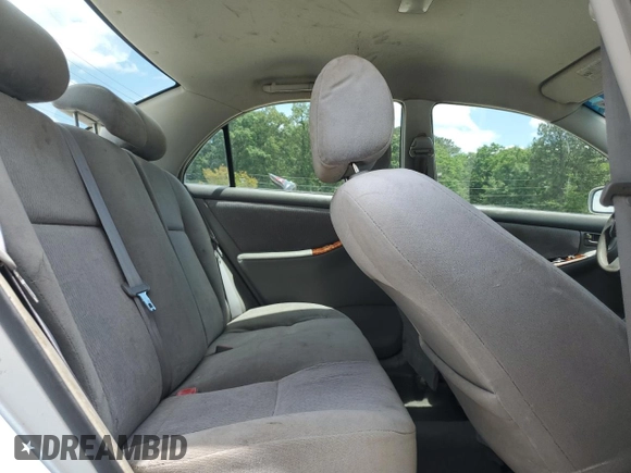 2006 Toyota Corolla CE z VIN 1NXBR32E06Z673649, wystawiony jako Copart lot #56927735 z przebiegiem 299 999 mil mil oraz Szkoda całkowita • Salvage title. Historia ofert i sprzedaży dostępna na DreamBid. Obrazek 10.
