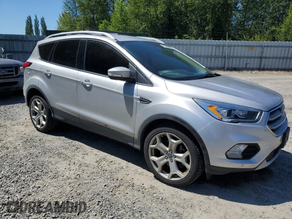 2019 Ford Escape Titanium z VIN 1FMCU0J92KUB62184, wystawiony jako Copart lot #63027765 z przebiegiem 136 005 mil mil oraz Czysty tytuł • Clean title. Historia ofert i sprzedaży dostępna na DreamBid. Obrazek 4.