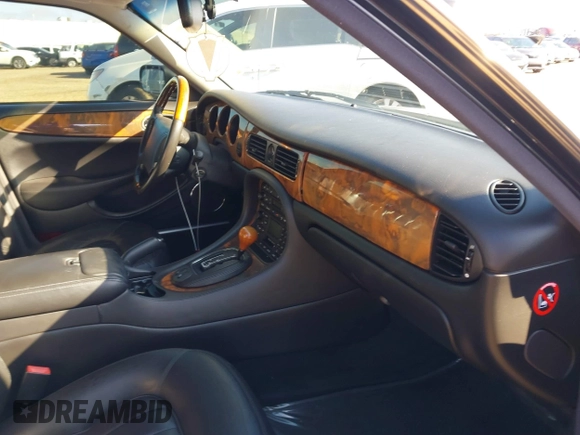 2000 Jaguar XJ with VIN SAJDA23C5YLF19267, listed as a IAAI auction lot 40899052 with 92,553 mi miles and . Bid and sale history available at DreamBid. Image 5.