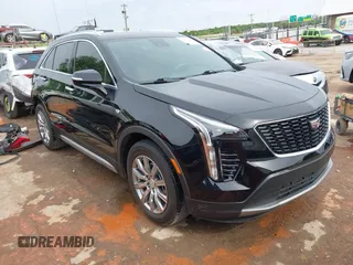 2022 Cadillac XT4 FWD Premium Luxury z VIN 1GYFZCR44NF169492, wystawiony jako IAAI lot #42257068 z przebiegiem 27 378 mil mil oraz . Historia ofert i sprzedaży dostępna na DreamBid. Obrazek 1.