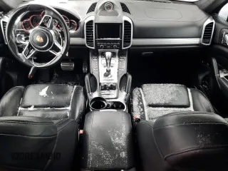 2015 Porsche Cayenne Turbo z VIN WP1AC2A28FLA80645, wystawiony jako Copart lot #45546165 z przebiegiem 105 952 mil mil oraz Szkoda całkowita • Salvage title. Historia ofert i sprzedaży dostępna na DreamBid. Obrazek 8.