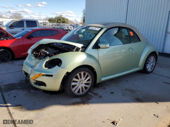 2008 Volkswagen New Beetle Convertible SE with VIN 3VWRG31Y18M406769, listed as a Copart auction lot 44470015 with 98,652 mi miles and Salvage Title. Bid and sale history available at carsss.com. Image 1.