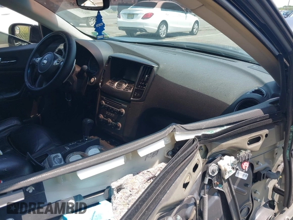 2010 Nissan Maxima S z VIN 1N4AA5AP6AC815187, wystawiony jako IAAI lot #42395830 z przebiegiem 161 567 mil mil oraz . Historia ofert i sprzedaży dostępna na DreamBid. Obrazek 5.