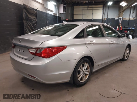 2013 Hyundai Sonata GLS z VIN 5NPEB4ACXDH620718, wystawiony jako IAAI lot #42450301 z przebiegiem 164 170 mil mil oraz . Historia ofert i sprzedaży dostępna na DreamBid. Obrazek 4.