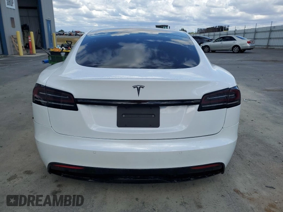 2022 Tesla Model S z VIN 5YJSA1E57NF474679, wystawiony jako Copart lot #56608285 z przebiegiem Nie podano mil oraz Szkoda całkowita • Salvage title. Historia ofert i sprzedaży dostępna na DreamBid. Obrazek 6.