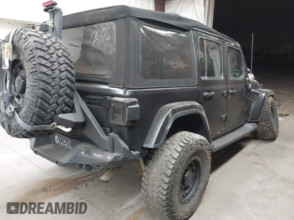 2018 Jeep Wrangler Unlimited Sahara z VIN 1C4HJXEN6JW294774, wystawiony jako IAAI lot #41573606 z przebiegiem 49 325 mil mil oraz . Historia ofert i sprzedaży dostępna na DreamBid. Obrazek 4.