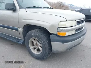2002 Chevrolet Suburban LS with VIN 3GNFK16ZX2G128879, listed as a IAAI auction lot 41473280 with 1 mi miles. Bid and sale history available at carsss.com. Image 6.