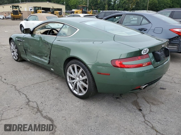 2005 Aston Martin DB9 z VIN SCFAD01A95GA02851, wystawiony jako Copart lot #63535783 z przebiegiem 40 729 mil mil oraz . Historia ofert i sprzedaży dostępna na DreamBid. Obrazek 2.