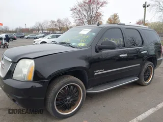 2012 GMC Yukon Denali with VIN 1GKS2EEF5CR129160, listed as a IAAI auction lot 42012417 with 221,871 mi miles. Bid and sale history available at carsss.com. Image 17.