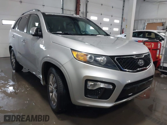 2013 Kia Sorento SX with VIN 5XYKWDA23DG375072, listed as a IAAI auction lot 41259538 with 147,871 mi miles. Bid and sale history available at carsss.com. Image 1.