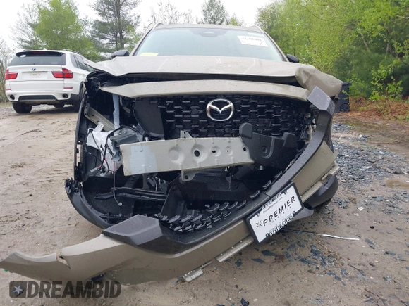 2025 Mazda CX-50 Premium z VIN 7MMVABDY2SN339010, wystawiony jako IAAI lot #42201002 z przebiegiem 36 mil mil oraz . Historia ofert i sprzedaży dostępna na DreamBid. Obrazek 6.