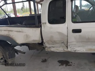 2001 Toyota Tacoma z VIN 5TEWN72N11Z733480, wystawiony jako IAAI lot #42244484 z przebiegiem 323 454 mil mil oraz . Historia ofert i sprzedaży dostępna na DreamBid. Obrazek 6.