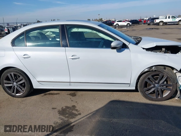 2018 Volkswagen Jetta SEL с VIN 3VWL17AJ2JM252094, выставлен на аукционе IAAI как лот 41397575 с пробегом 57 983 миль миль и . История ставок и продаж доступна на DreamBid. Изображение 13.