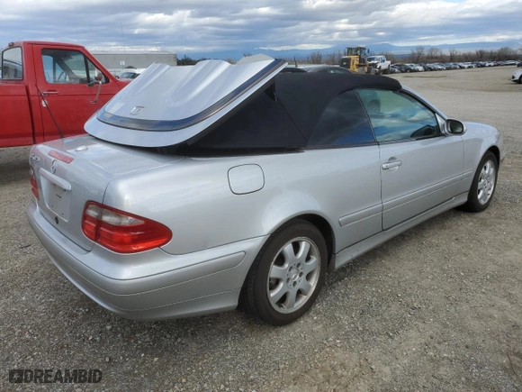 2001 Mercedes-Benz CLK-Class 3.2L with VIN WDBLK65G41T076173, listed as a Copart auction lot 46253745 with 175,868 mi miles and Clean Title. Bid and sale history available at carsss.com. Image 3.