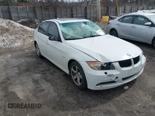 2006 BMW 3 Series 325xi with VIN WBAVD13556KV03735, listed as a IAAI auction lot 41768087 with 1 mi miles. Bid and sale history available at carsss.com. Image 1.