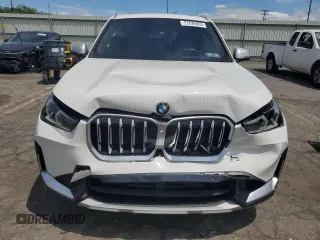 2023 BMW X1 xDrive28i z VIN WBX73EF02P5Y15293, wystawiony jako Copart lot #57629965 z przebiegiem 7 381 mil mil oraz Szkoda całkowita • Salvage title. Historia ofert i sprzedaży dostępna na DreamBid. Obrazek 5.